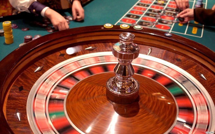 Member Indonesia mengakses zenwin88 lewat ponsel untuk sports betting